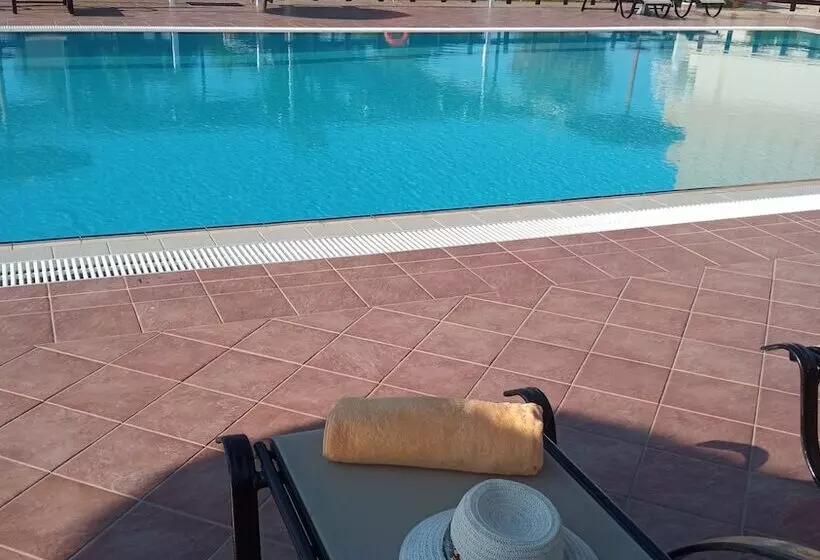 Hotelli Vitoratos Studios