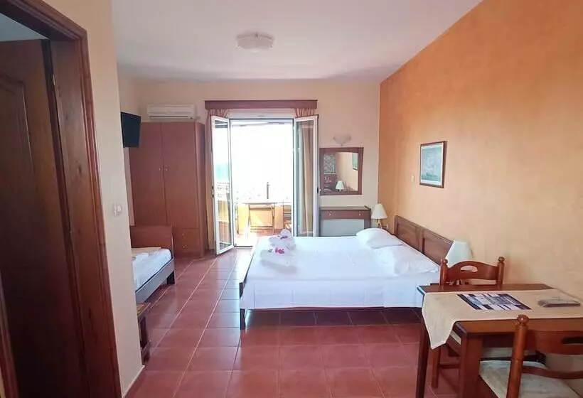 Hotelli Vitoratos Studios