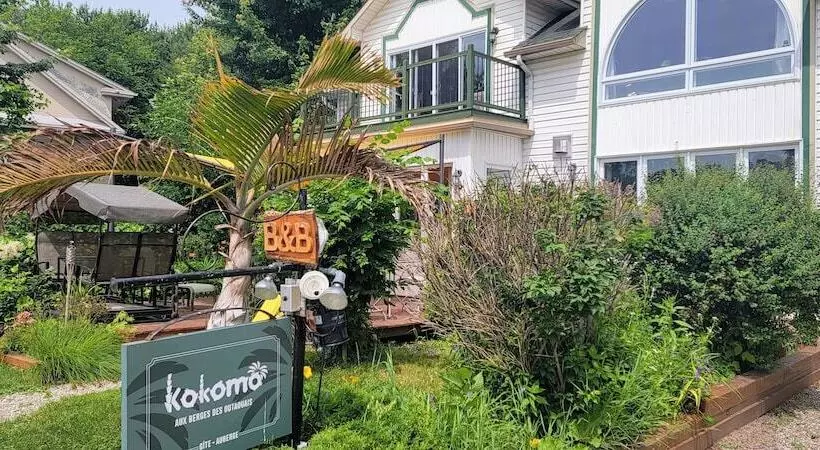 Kokomo Inn   Tropical Riverfront B&b