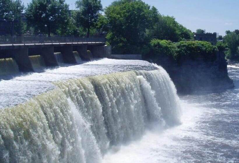 Kokomo Inn   Tropical Riverfront B&b