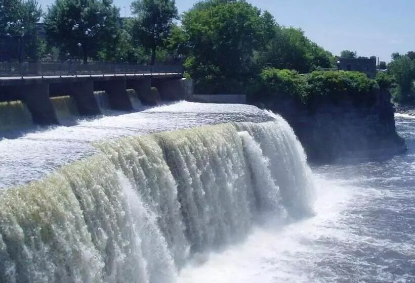 Kokomo Inn   Tropical Riverfront B&b