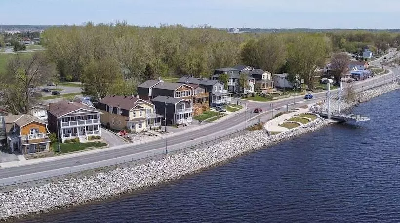 Kokomo Inn   Tropical Riverfront B&b