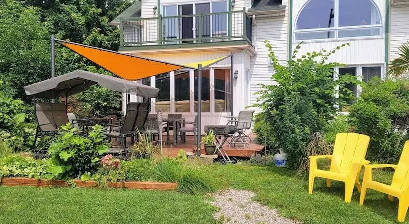 Kokomo Inn   Tropical Riverfront B&b