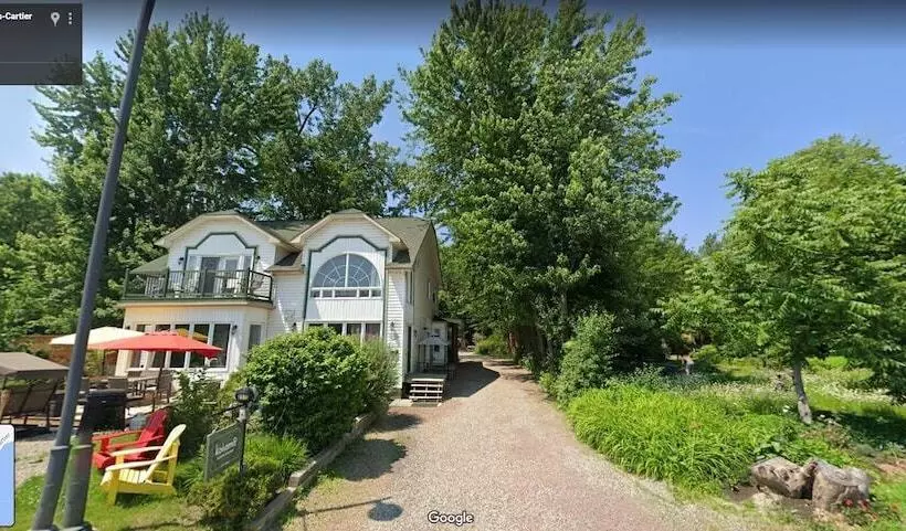 Kokomo Inn   Tropical Riverfront B&b