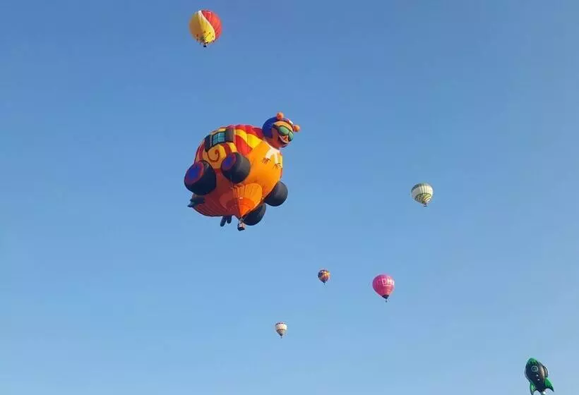 Kokomo Inn   Tropical Riverfront B&b