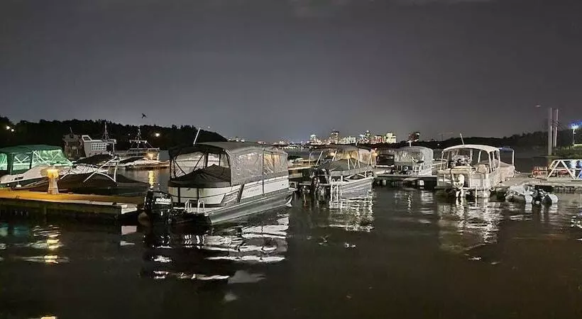 Kokomo Inn   Tropical Riverfront B&b