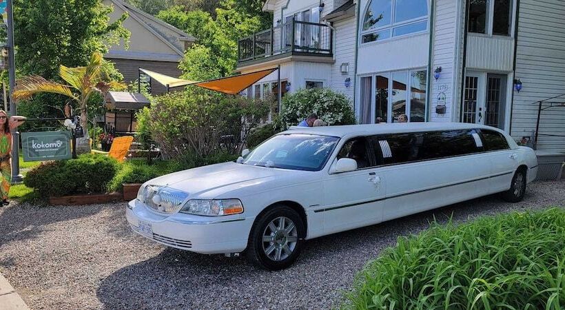 Kokomo Inn   Tropical Riverfront B&b