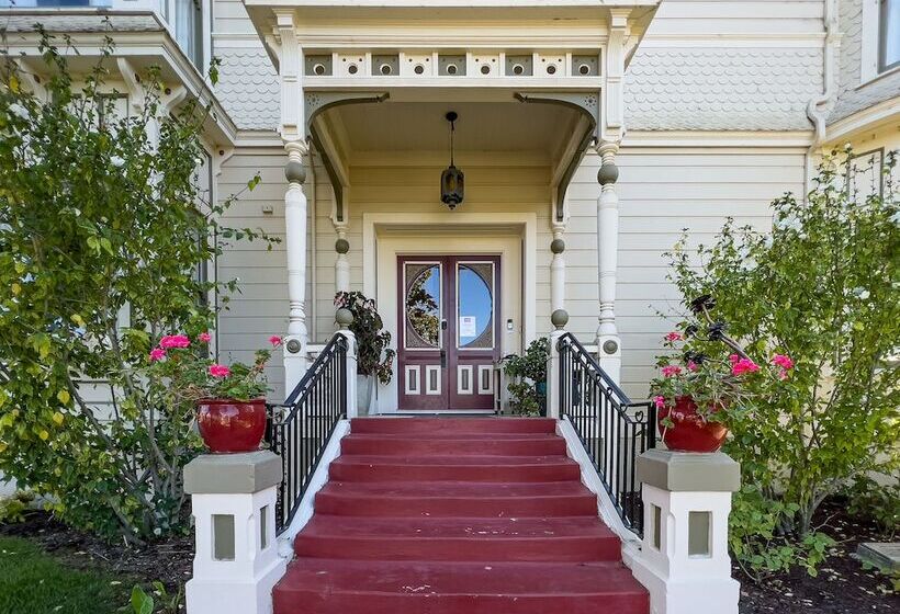 膳宿费 Chateau Coralini