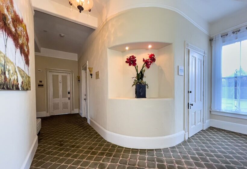 膳宿费 Chateau Coralini