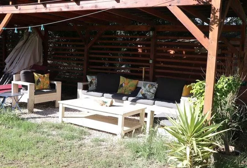 پانسیون Mas Des Cerisiers