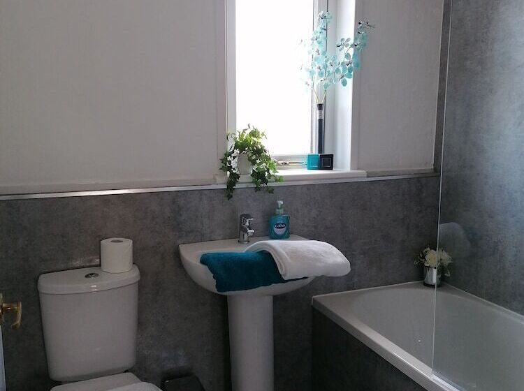 Residència Beautiful Three Bedroom Seaside Retreat