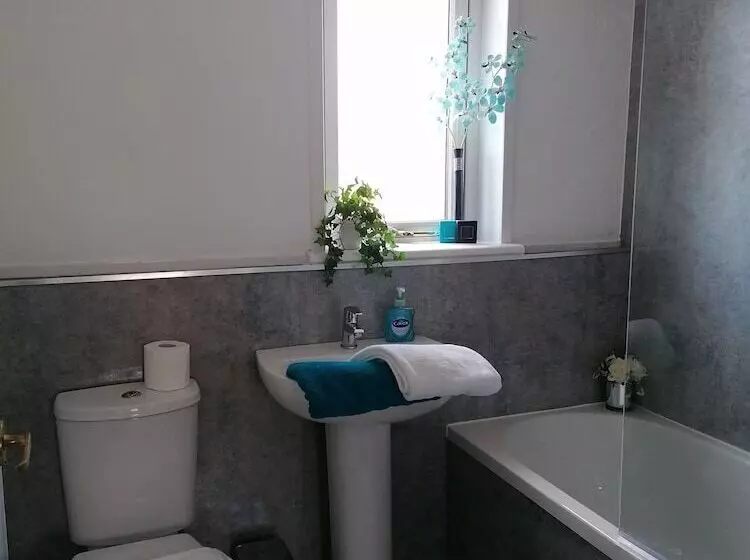 Residenssi Beautiful Three Bedroom Seaside Retreat