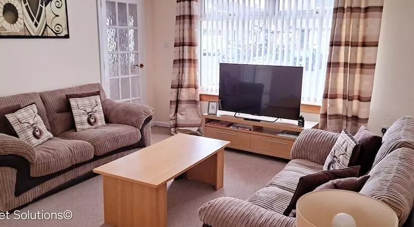 Residenssi Beautiful Three Bedroom Seaside Retreat