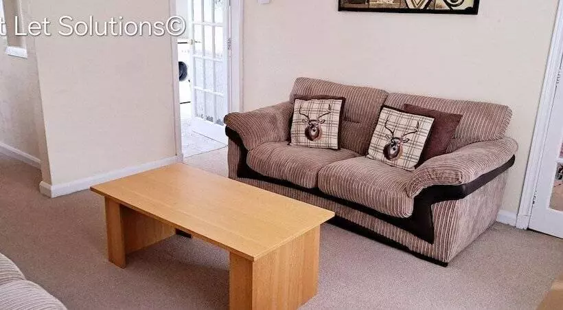 Residenssi Beautiful Three Bedroom Seaside Retreat