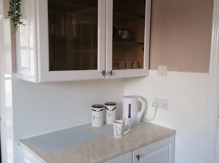 Residència Beautiful Three Bedroom Seaside Retreat