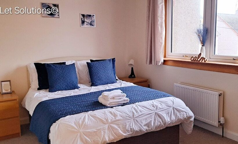 Residència Beautiful Three Bedroom Seaside Retreat