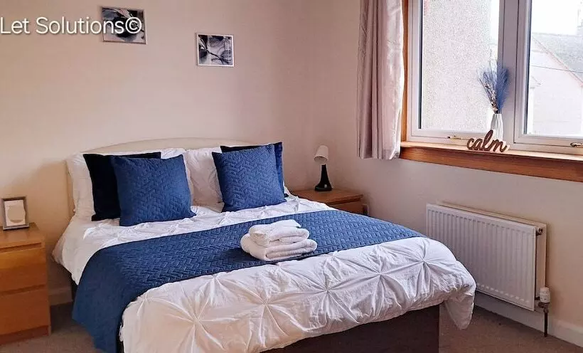 Residenssi Beautiful Three Bedroom Seaside Retreat