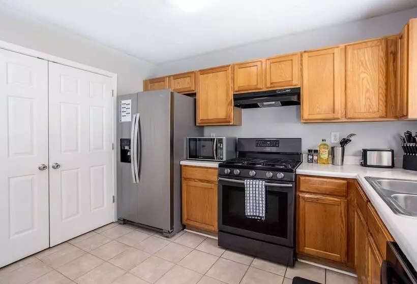 Residenssi Basketball Court Cozy 3 Br In Decatur