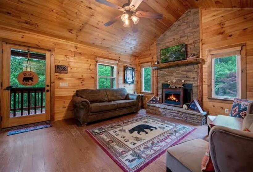 Ricks Retreat Charming Log Cabin Firepit Ping Pong Hot Tub Close To Blue Ridge