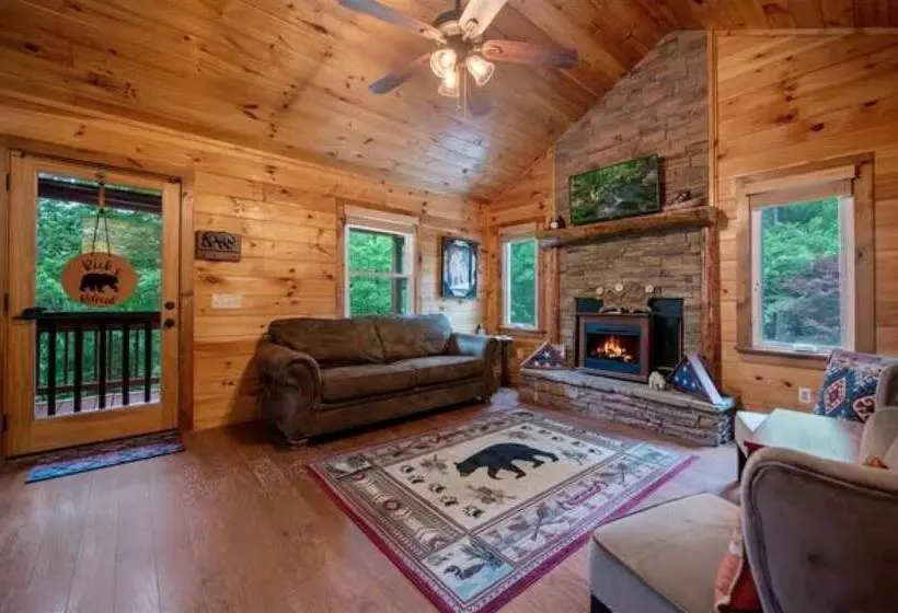 Ricks Retreat Charming Log Cabin Firepit Ping Pong Hot Tub Close To Blue Ridge