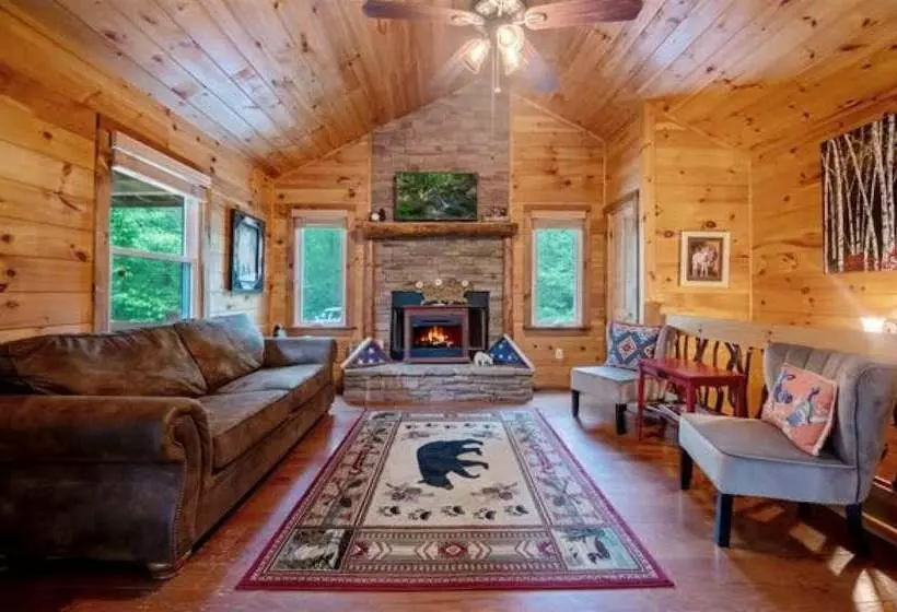 Ricks Retreat Charming Log Cabin Firepit Ping Pong Hot Tub Close To Blue Ridge