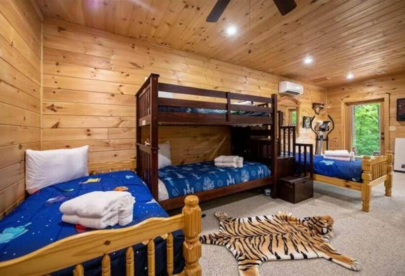 Ricks Retreat Charming Log Cabin Firepit Ping Pong Hot Tub Close To Blue Ridge