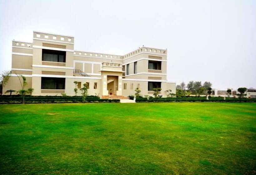 فندق Treehouse Achrol Niwas