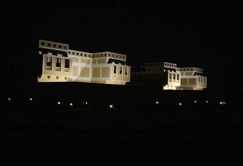 فندق Treehouse Achrol Niwas