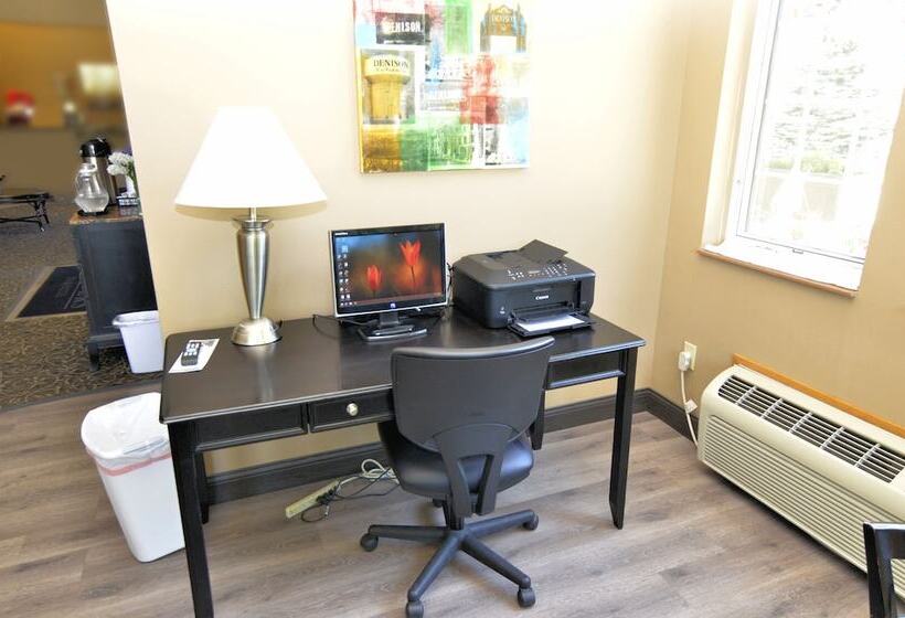 酒店 Cobblestone Inn & Suites   Denison | Majestic Hills