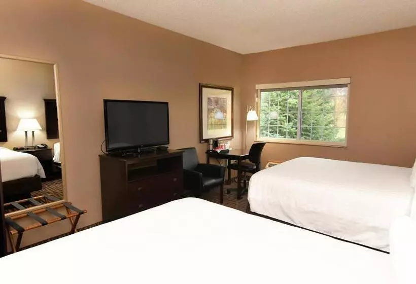 酒店 Cobblestone Inn & Suites   Denison | Majestic Hills