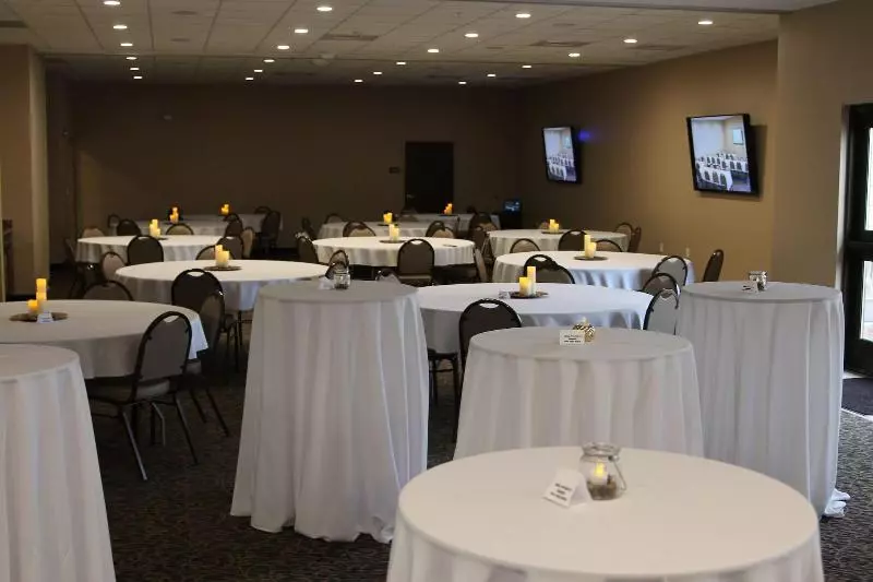 酒店 Cobblestone Inn & Suites  Fort Madison