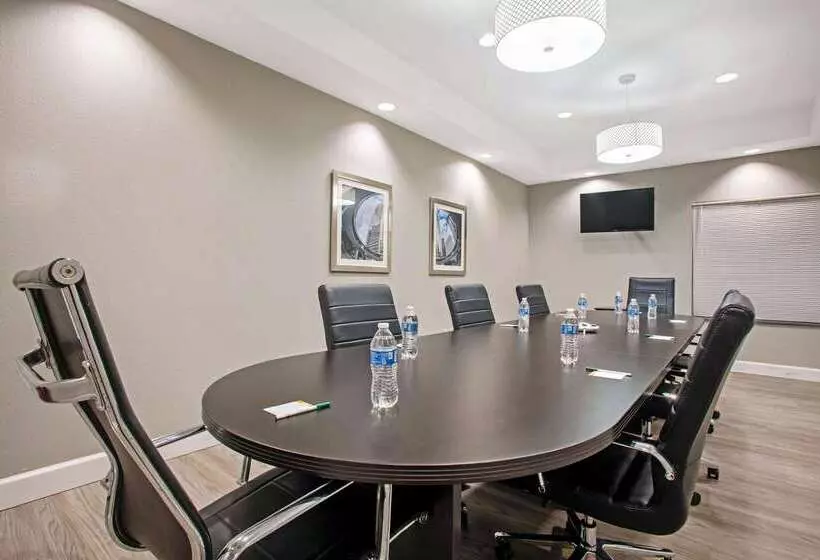 酒店 La Quinta By Wyndham Victoria South