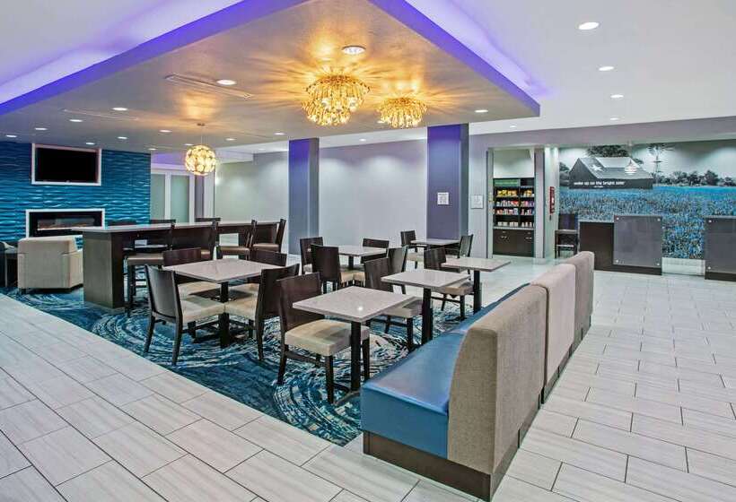 فندق La Quinta By Wyndham Victoria South