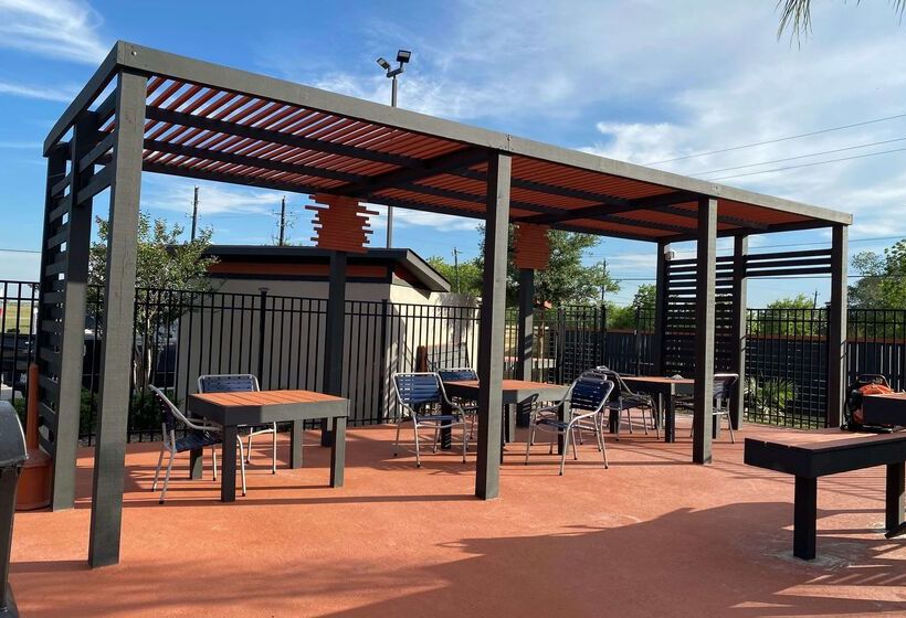 فندق La Quinta By Wyndham Victoria South