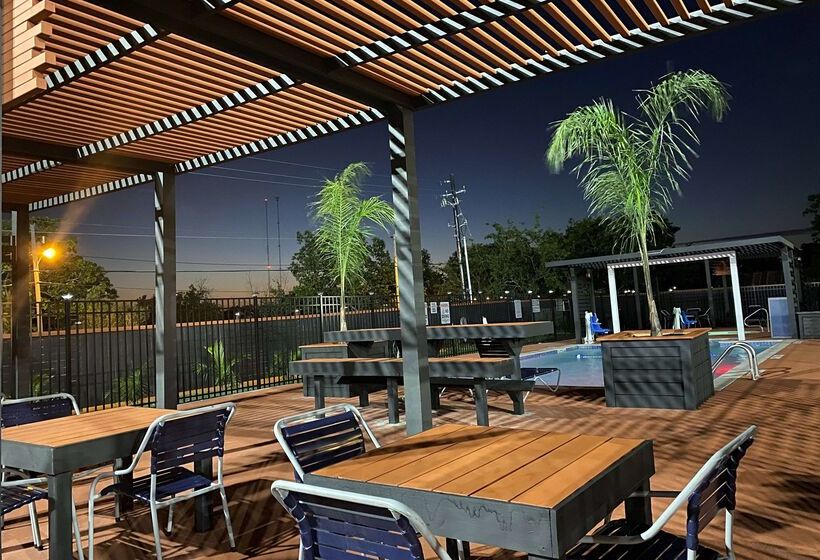 فندق La Quinta By Wyndham Victoria South