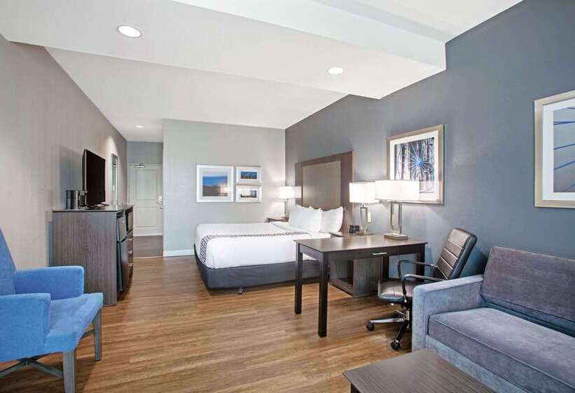 فندق La Quinta By Wyndham Victoria South