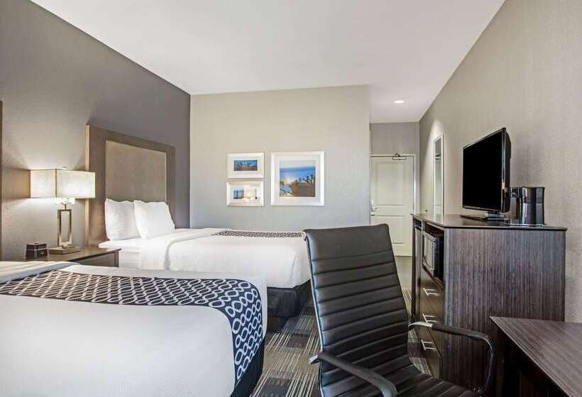 فندق La Quinta By Wyndham Victoria South