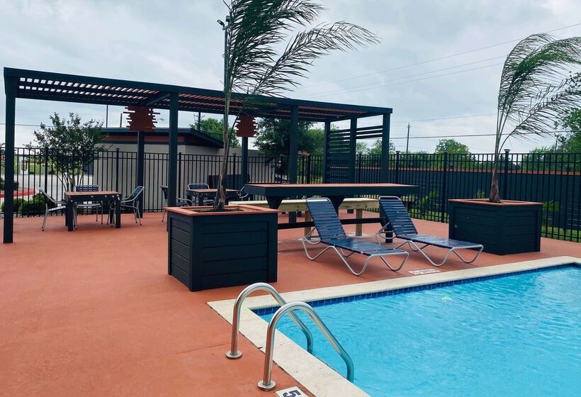 בית מלון כפרי La Quinta By Wyndham Victoria South