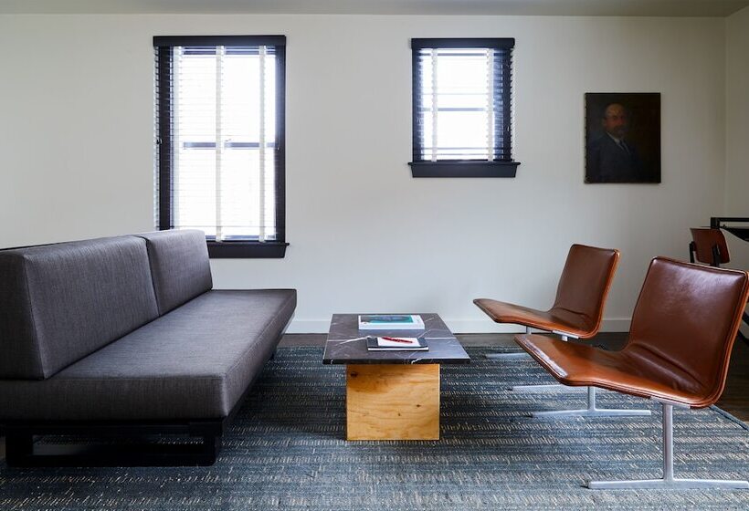 The Dean Hotel, An Ash