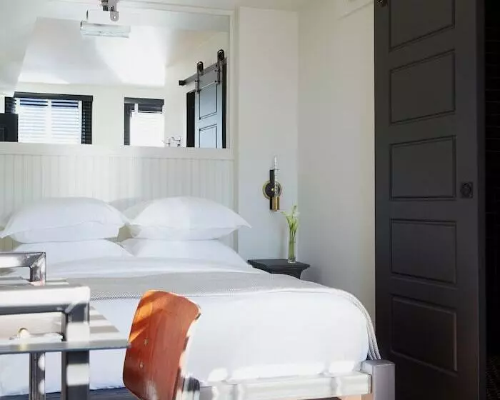 The Dean Hotel, An Ash