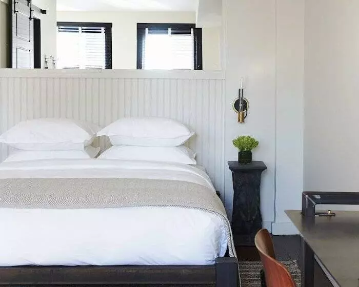 The Dean Hotel, An Ash