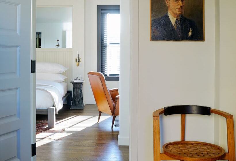 The Dean Hotel, An Ash