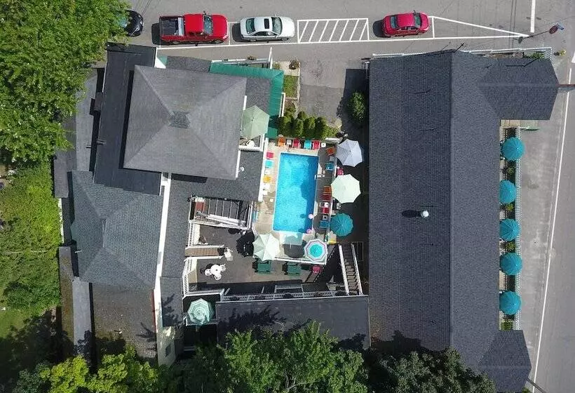 Beach Motel And Suites