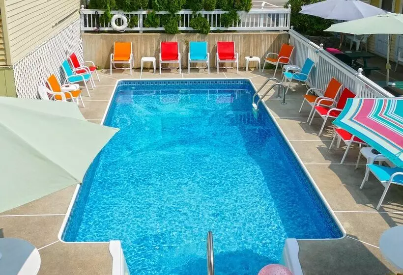 Beach Motel And Suites