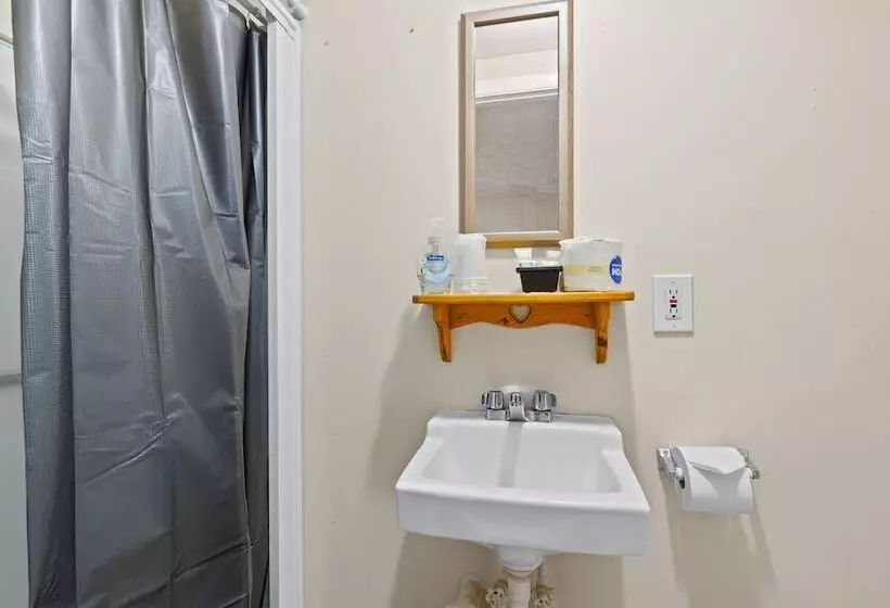 Beach Motel And Suites
