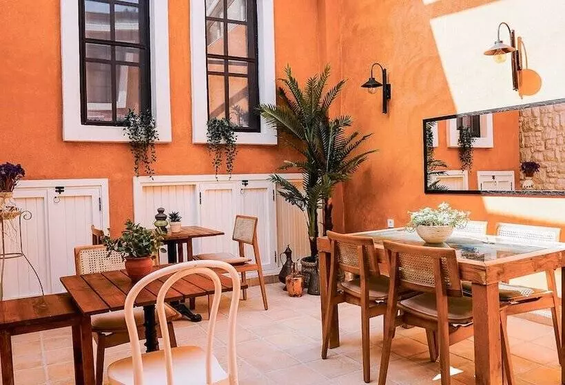 簡易ホテル 1870 Taş Konak Otel   Sanat Sokağı