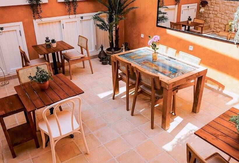 مسافرخانه 1870 Taş Konak Otel Sanat Sokağı