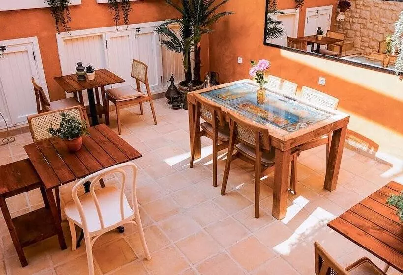 簡易ホテル 1870 Taş Konak Otel   Sanat Sokağı