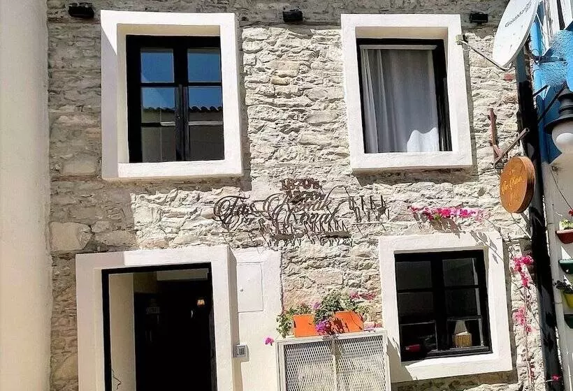 簡易ホテル 1870 Taş Konak Otel   Sanat Sokağı