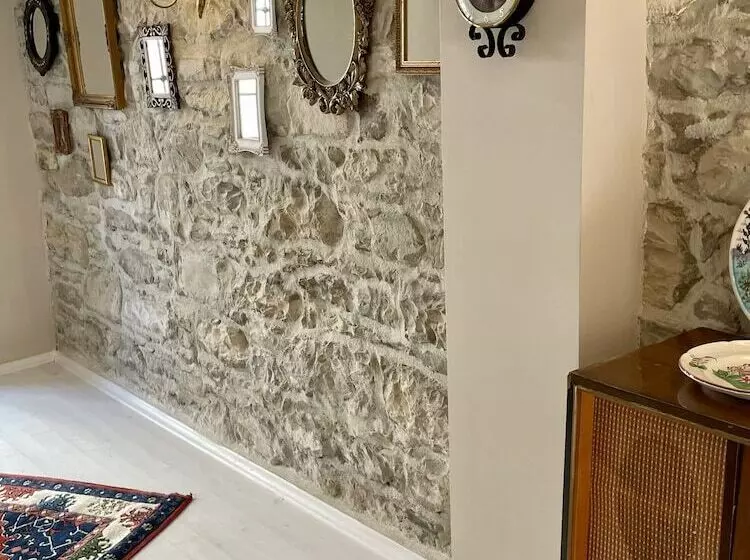 簡易ホテル 1870 Taş Konak Otel   Sanat Sokağı